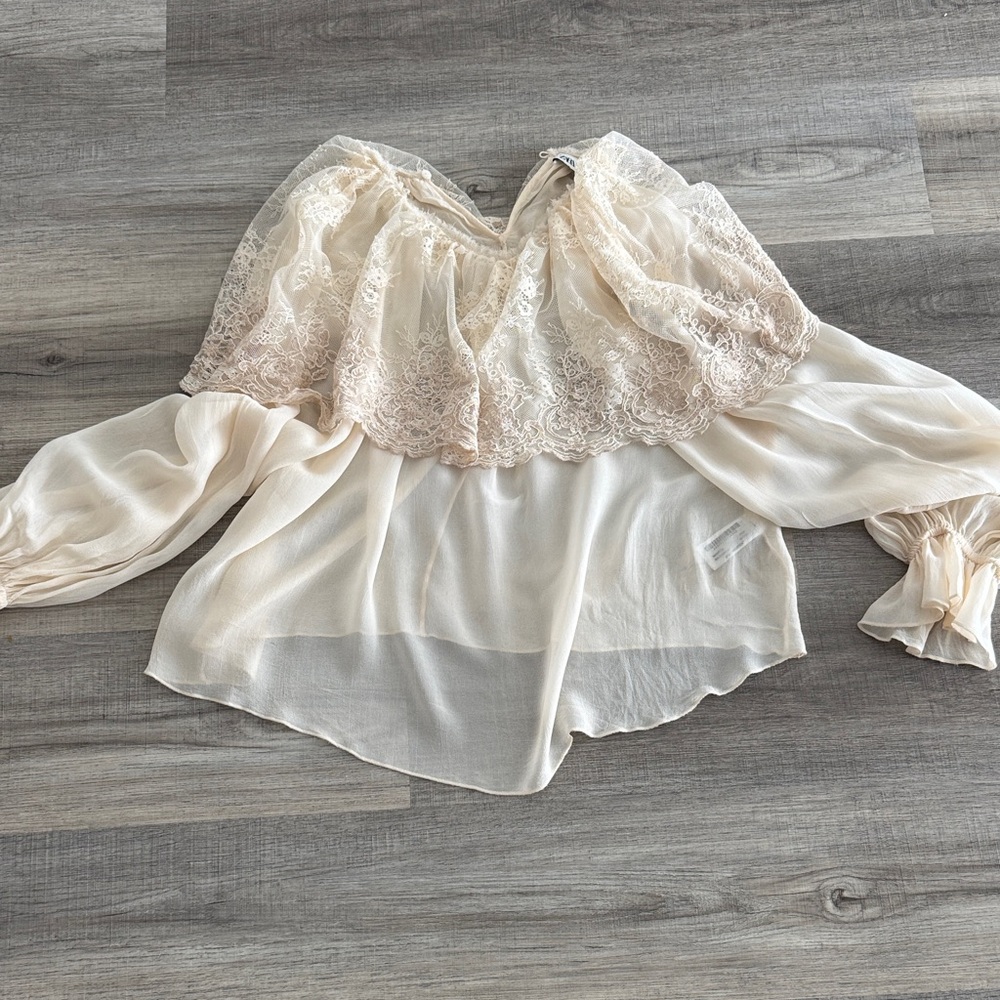 Zara Cream Lace collar Blouse sz s